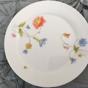 4 Mikasa Just Flowers   Plates